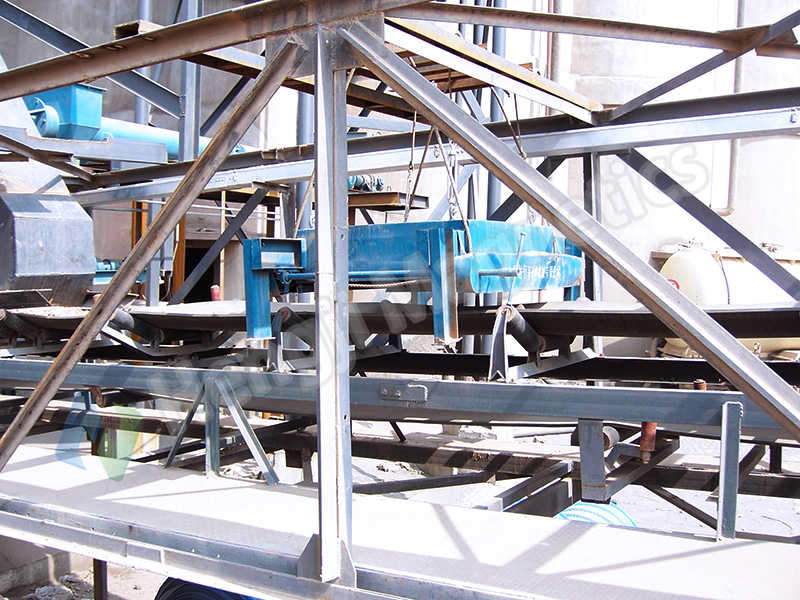 RCYP Neodymium Permanent Magnet Separator For Belt Conveyor Applications 1