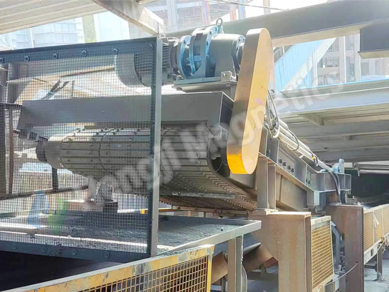 LJK Magnetic Iron Ore Separator For Conveyor Belt Application 2