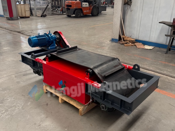 How Does the Magnetic Separator Conveyor Adapt to Different Materials and Separation Goals?